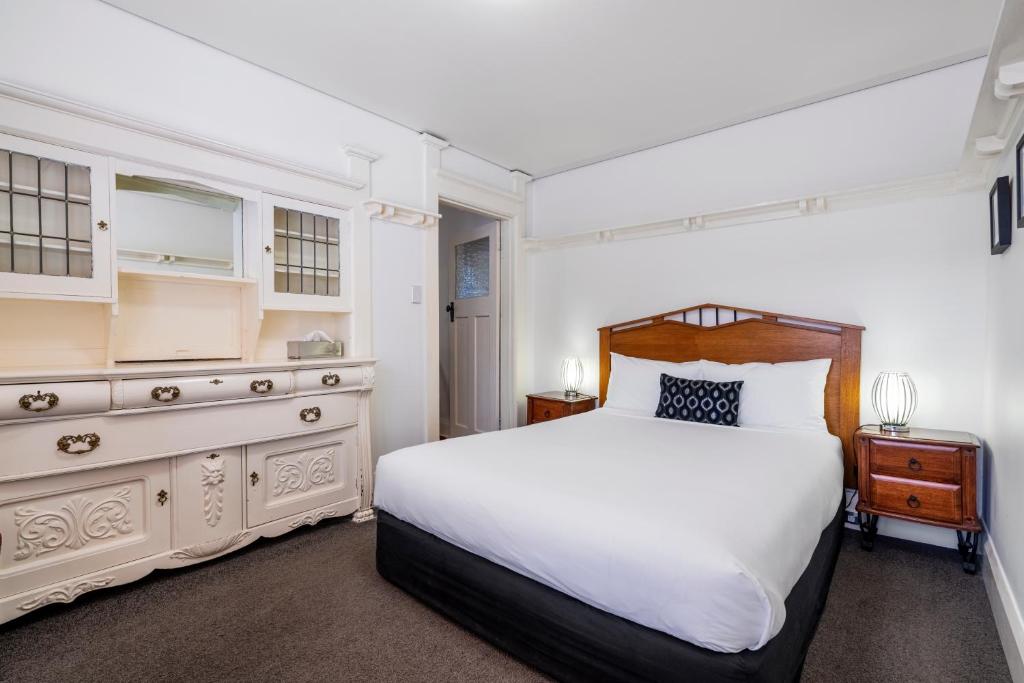 Graham Apartments - 