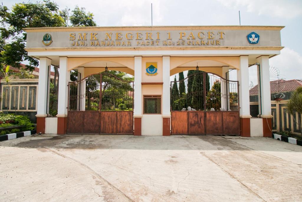 Fotografie z fotogalerie ubytování OYO 1667 Edotel Smkn 1 Pacet Syariah v destinaci Puncak