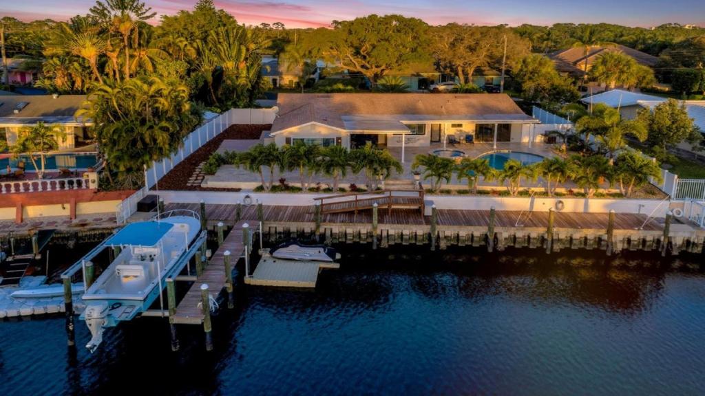 Deluxe Jupiter Inlet Access Waterfront Pool Home!, West Palm Beach (updated prices 2024)