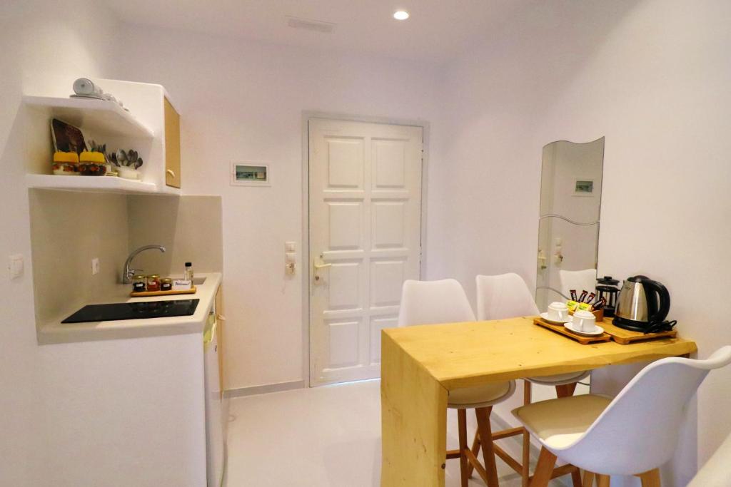 Kuchyň nebo kuchyňský kout v ubytování Coralli Beach Apartments