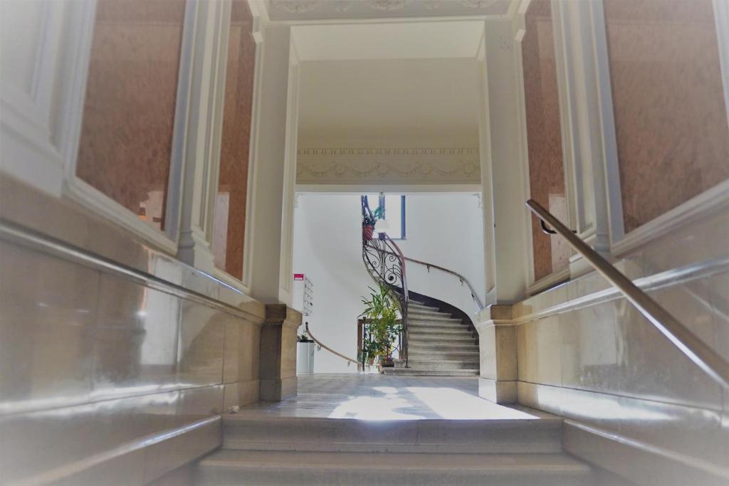 widok na schody w budynku w obiekcie City-Apartments Langegger w Wiedniu