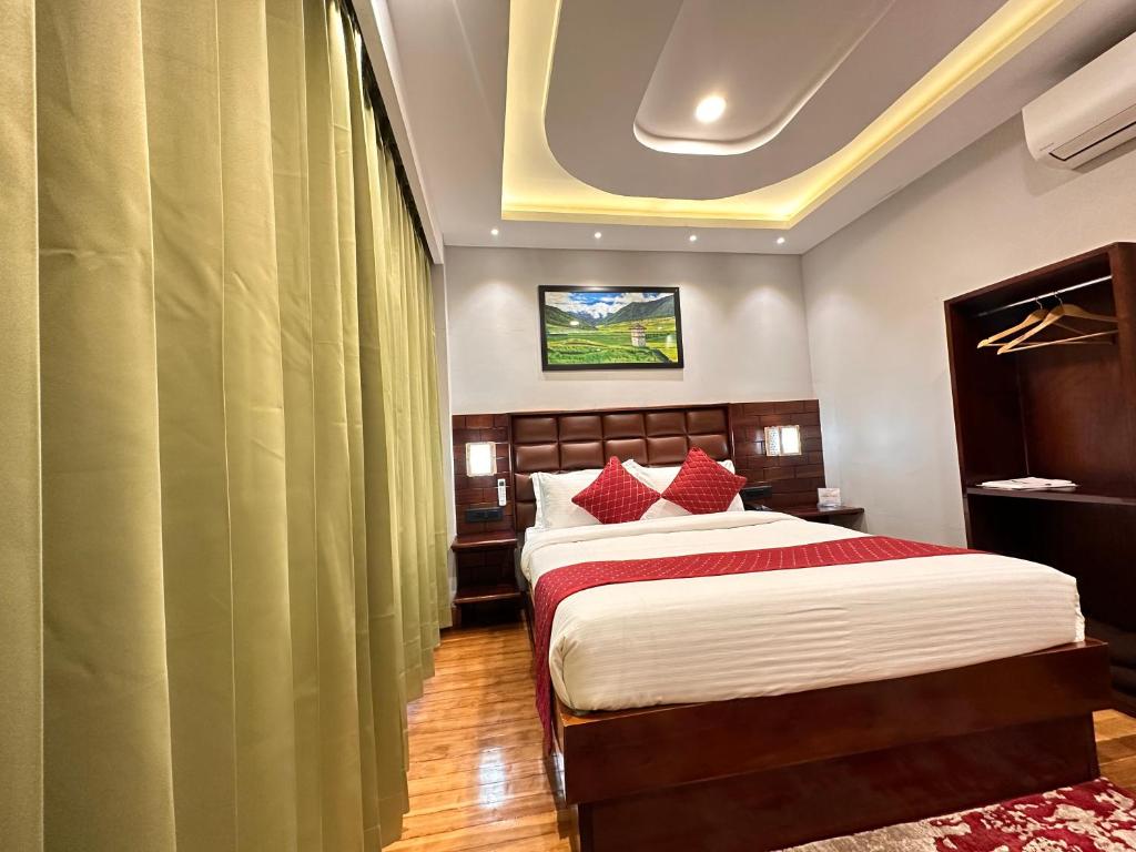 Postel nebo postele na pokoji v ubytování NUMINOUS HOTEL