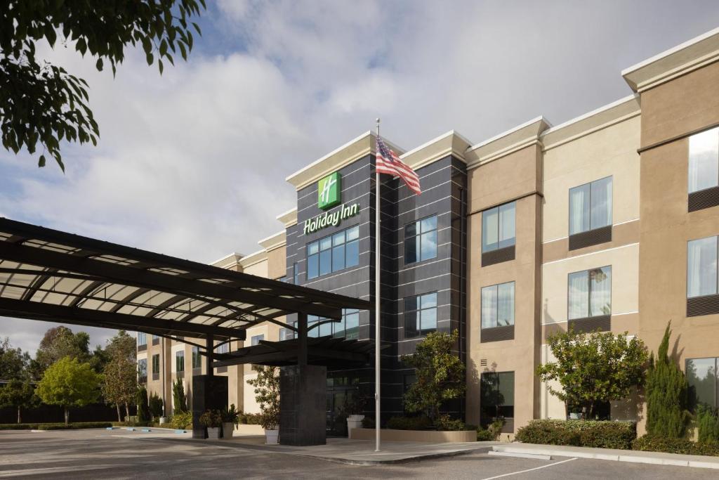 an image of the front of a hotel at Holiday Inn Carlsbad/San Diego, an IHG Hotel in Carlsbad