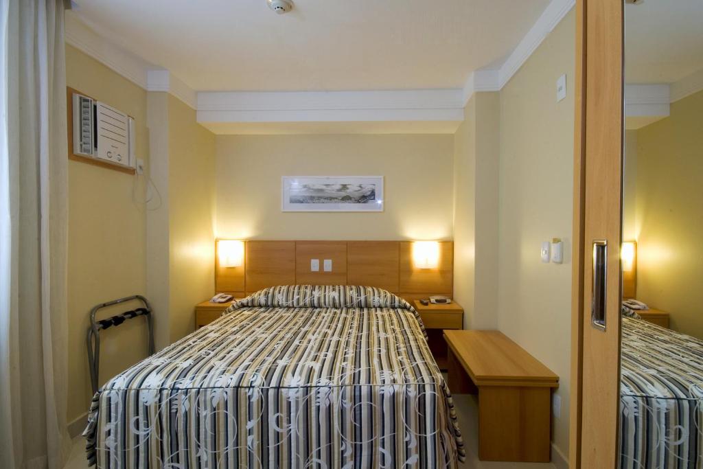 Postel nebo postele na pokoji v ubytování Hotel Atlântico Business Centro