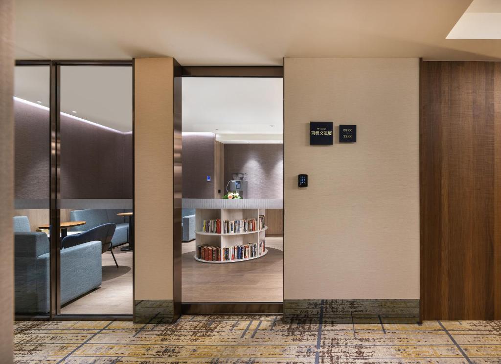 a sliding glass door in a room with a library at Hotel Intrendy in Taishan