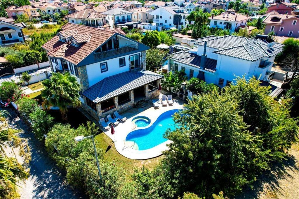 Πισίνα στο ή κοντά στο mountain view Villa Zuhal Dalyan