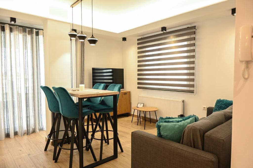 Larisa Hospitality I - Roof Top apartment - with Free Parking - Housity
