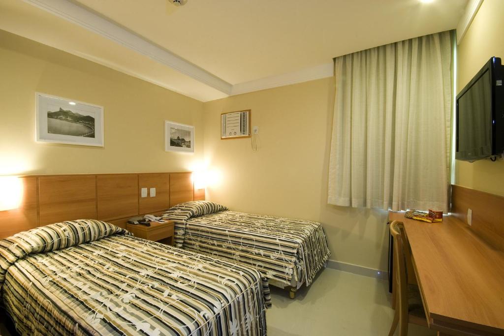 Postel nebo postele na pokoji v ubytování Hotel Atlântico Business Centro