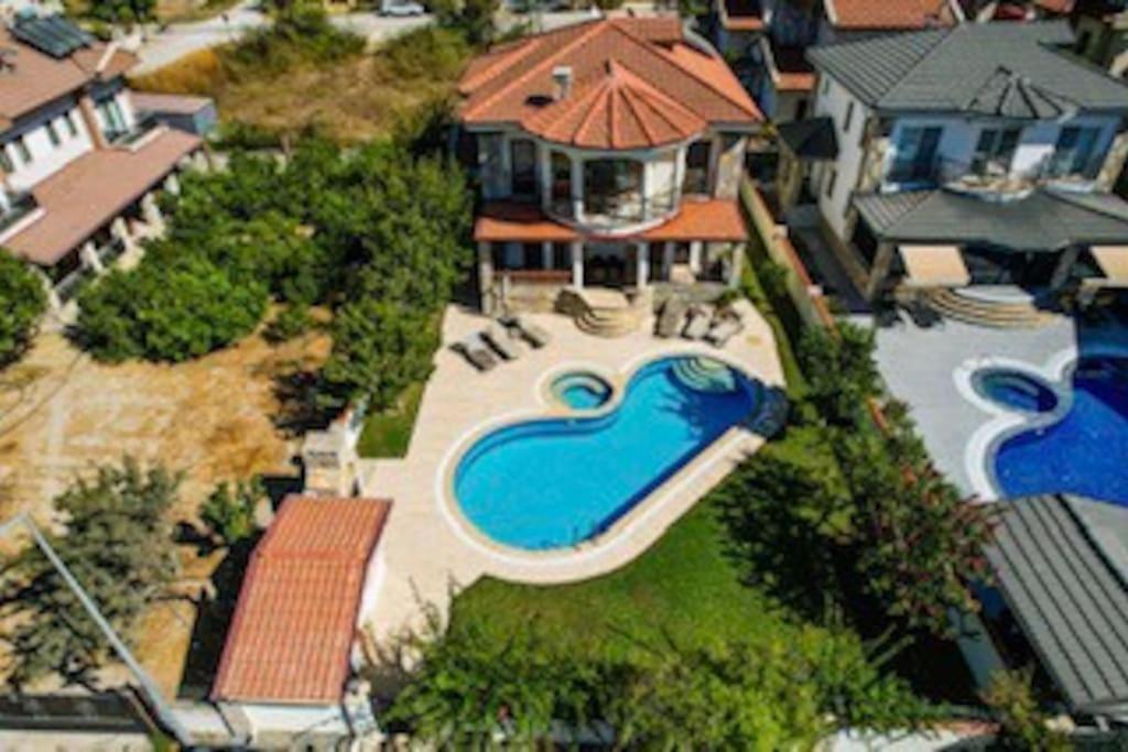 Bazén v ubytování Stunning Villa Ahmet in Dalyan nebo v jeho okolí