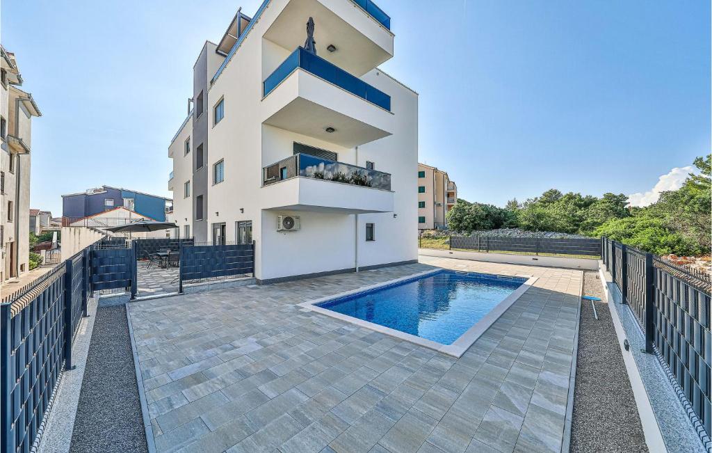 Gorgeous Apartment In Okrug Gornji With Wifi