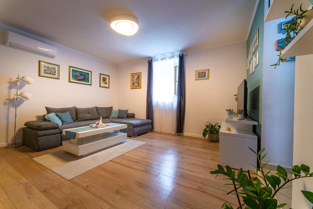 Apartment Anika