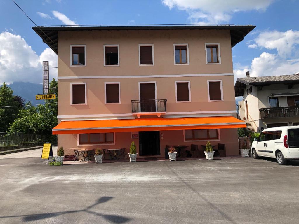 a large building with a car parked in front of it at locanda alla stazione in Santa Giustina