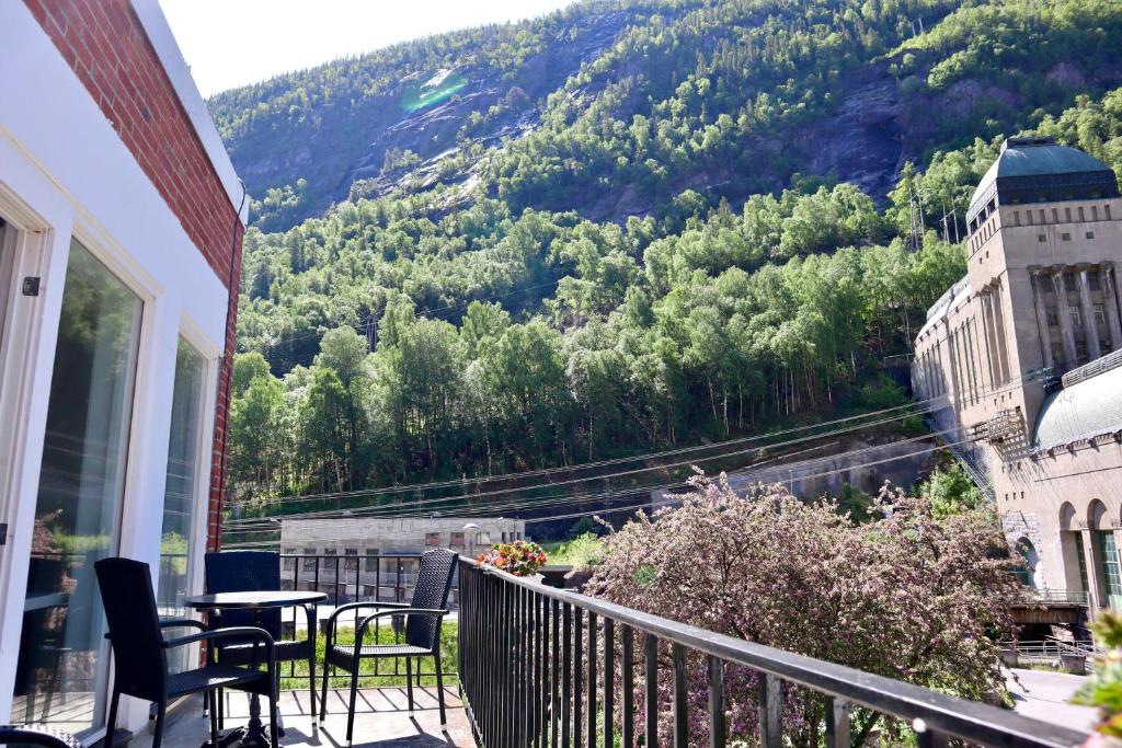 Nespecifikovaný výhled na hory nebo výhled na hory při pohledu z hostelu