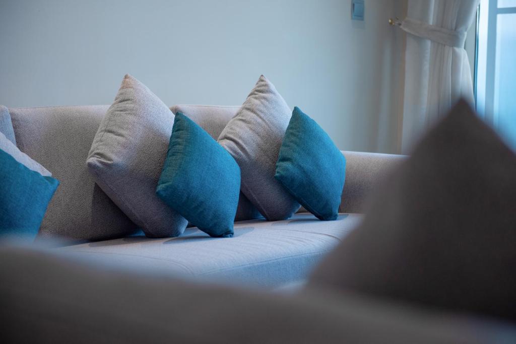 
Premium Three-Bedroom Apartment - Inclusive of complimentary shuttle bus to Deira City Centre & Dubai Festival City Mall
