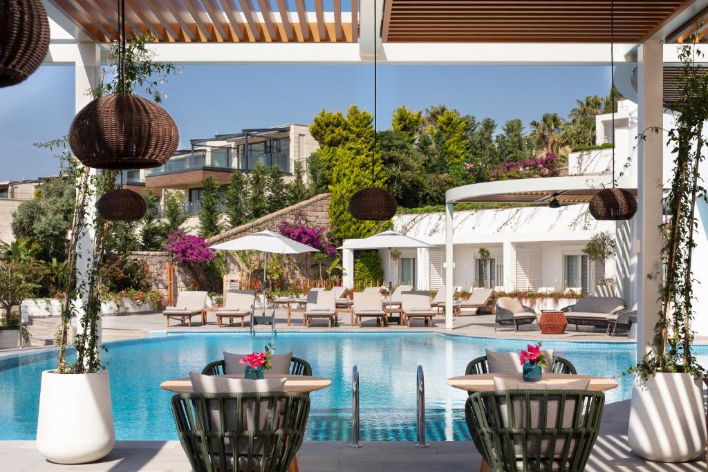 - une vue sur la piscine de l'hôtel dans l'établissement Doria Hotel Bodrum-City Center, à Bitez