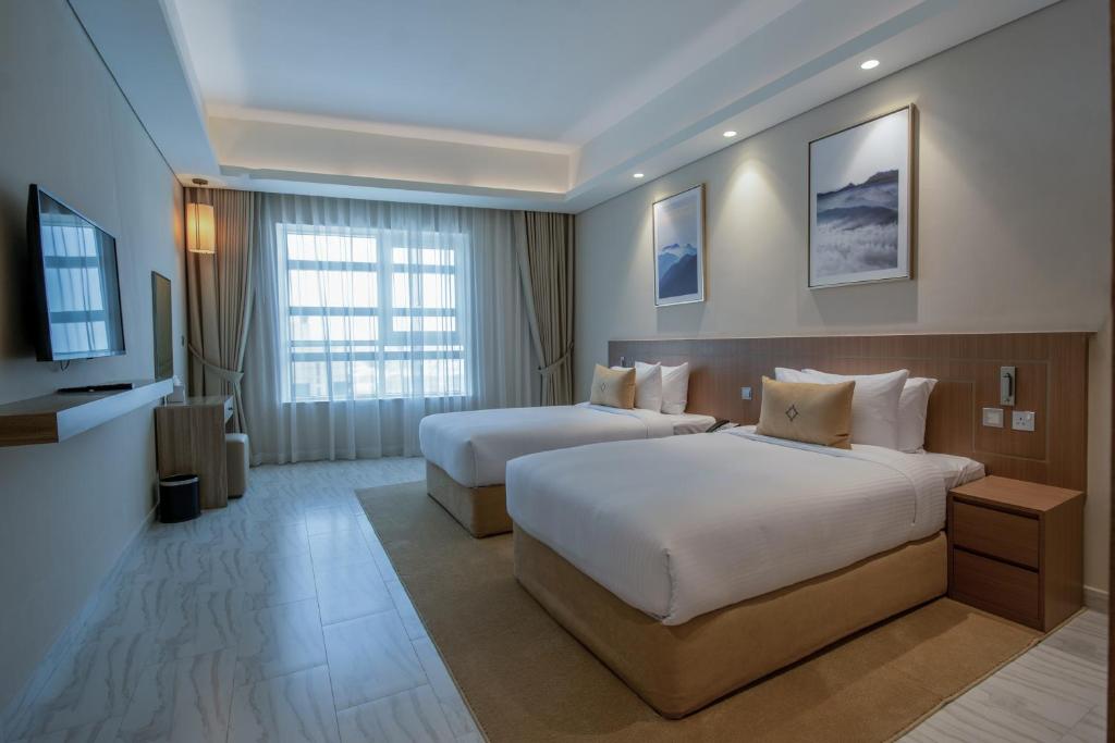 
Elite Three-Bedroom Apartment With Terrace - Inclusive of complimentary shuttle bus to Deira City Centre & Dubai Festival City Mall
