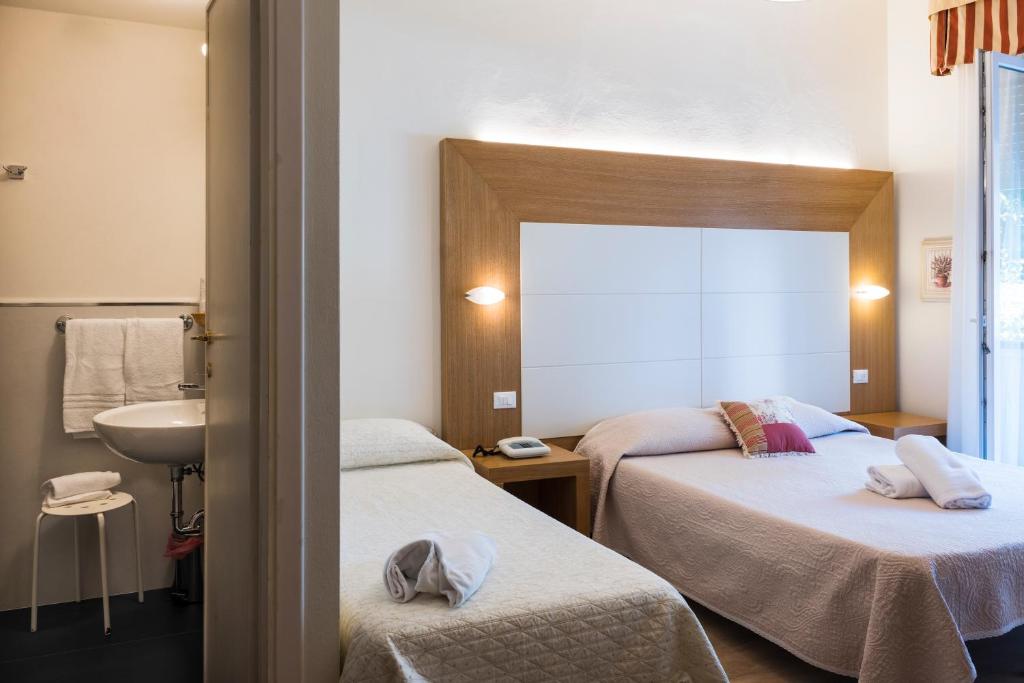 Postel nebo postele na pokoji v ubytování Hotel Sylvia