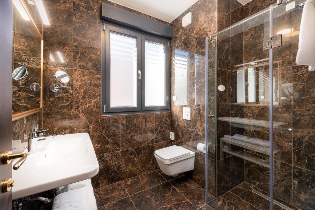 
Superior Double Room with Balcony - Free Parking
