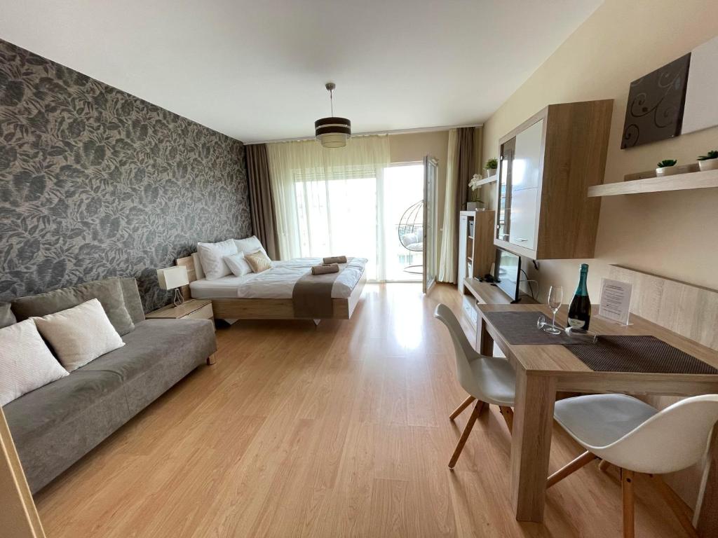 Posezení v ubytování Lake and Spa Apartman