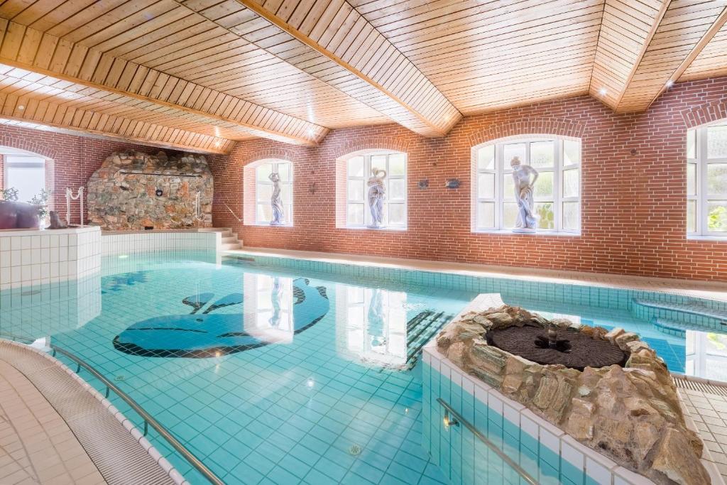 Bazén v ubytování Nordsee Hotel Borkum nebo v jeho okolí