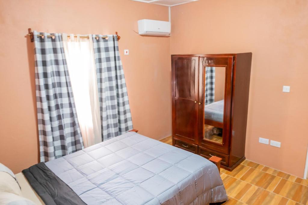 Postel nebo postele na pokoji v ubytování Golden Palms Apartment