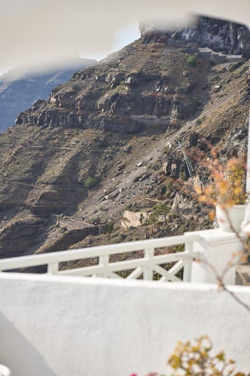 Amphitheater Cave Houses - 16