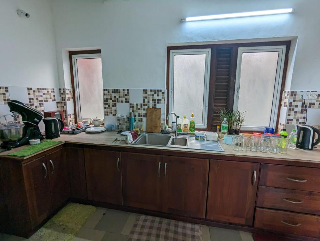 Kuchyň nebo kuchyňský kout v ubytování Shiranthi Guest House