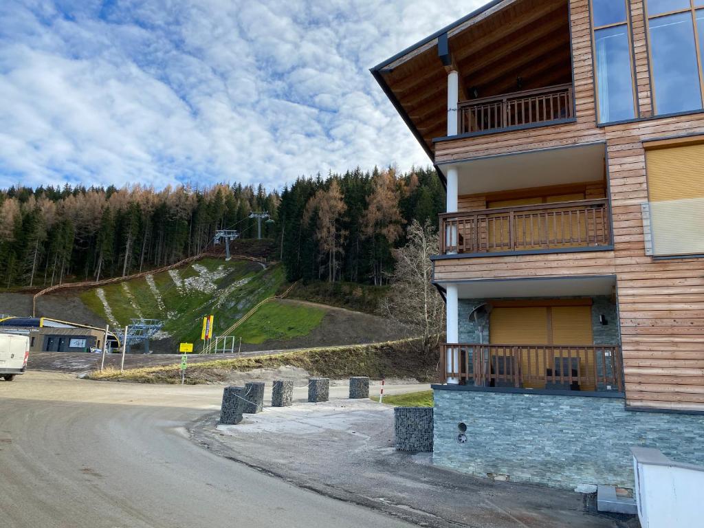 Budova, v ktorej sa apartmán nachádza