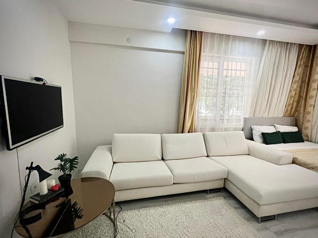 Posezení v ubytování Home with 2 rooms in center of Antalya