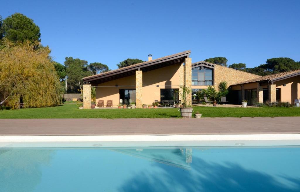 Bazén v ubytování Villa Brugueres Begur nebo v jeho okolí