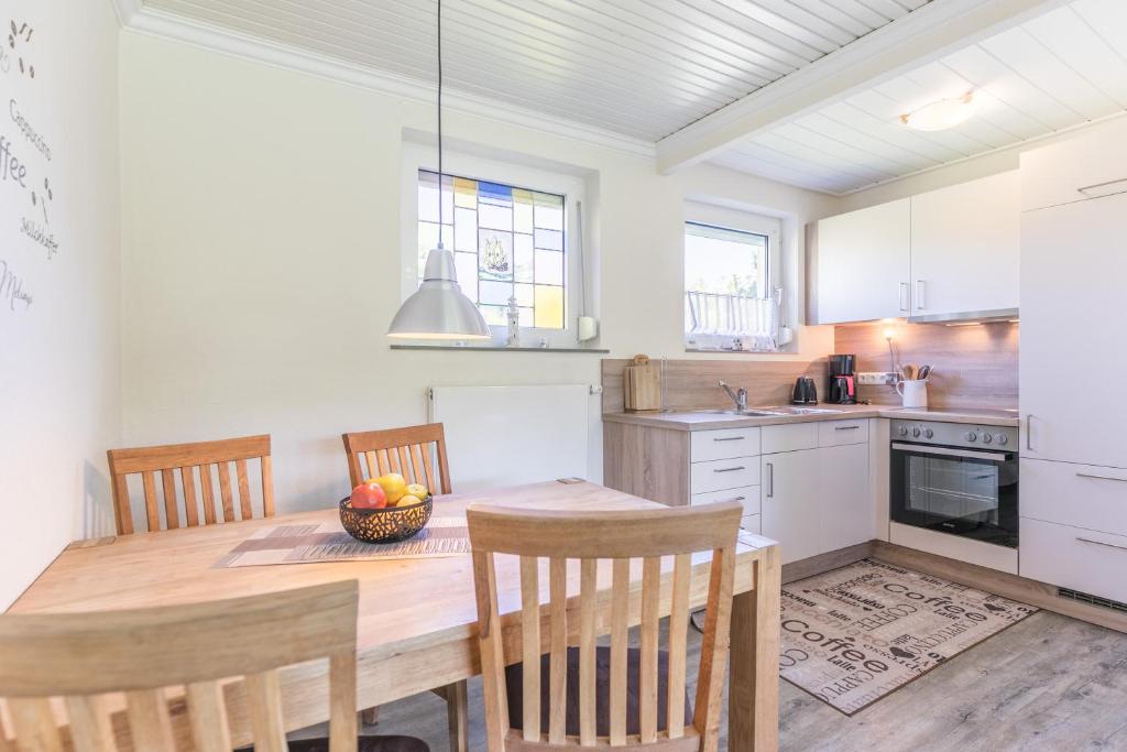 Kuchyň nebo kuchyňský kout v ubytování "Nordseetraum" Nordseetraum, Bungalow