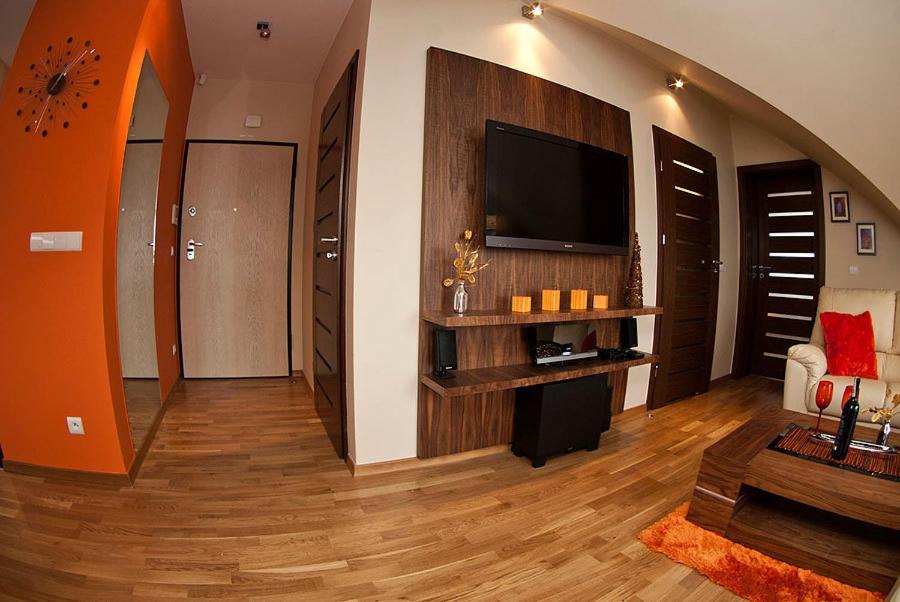 Televízia a/alebo spoločenská miestnosť v ubytovaní Apartamenty Smile