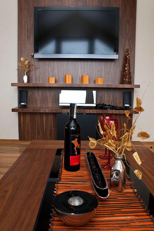 Televízia a/alebo spoločenská miestnosť v ubytovaní Apartamenty Smile