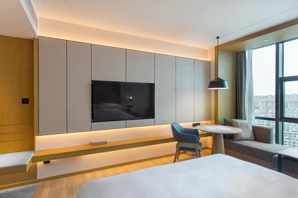 Postel nebo postele na pokoji v ubytování Courtyard by Marriott Foshan Gaoming