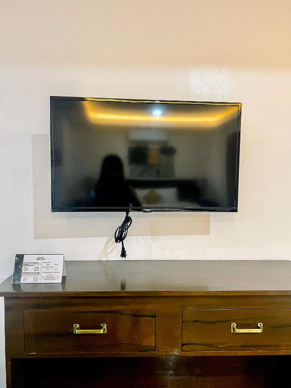 TV a/nebo společenská místnost v ubytování Island Wanderers Inn