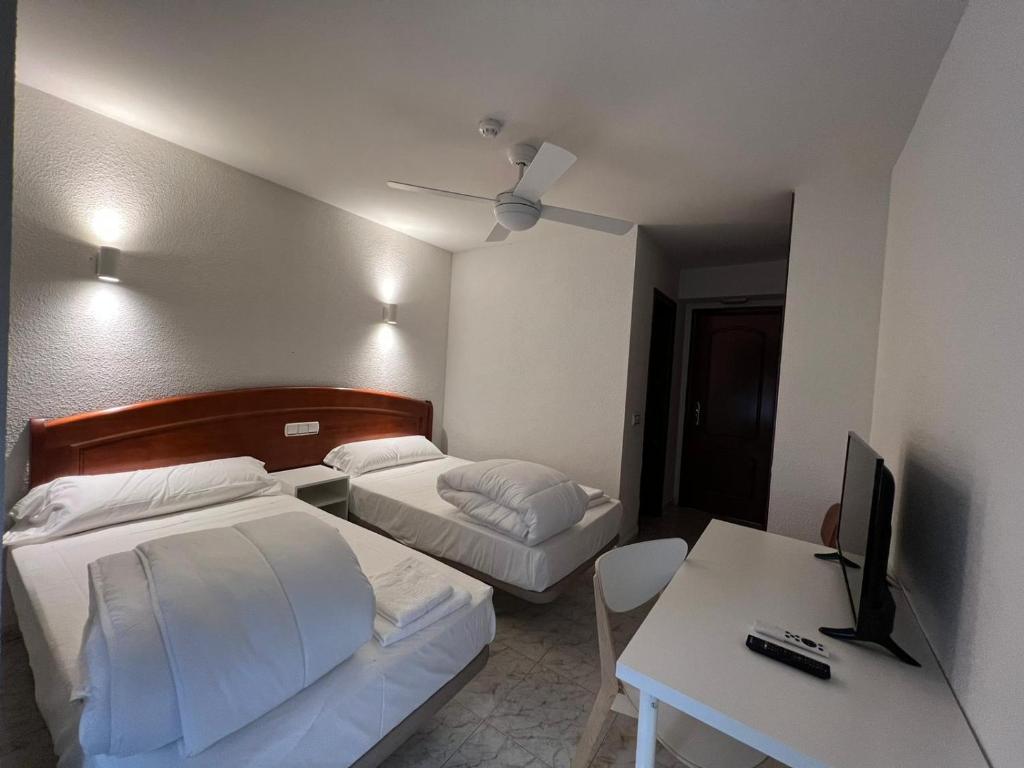 Postel nebo postele na pokoji v ubytování Hostal la Embajada