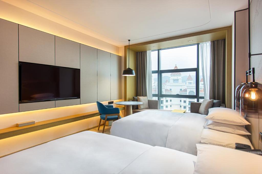 Postel nebo postele na pokoji v ubytování Courtyard by Marriott Foshan Gaoming