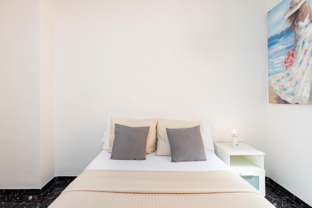 Posteľ alebo postele v izbe v ubytovaní Home2Book Percy Apartment El Médano Beach