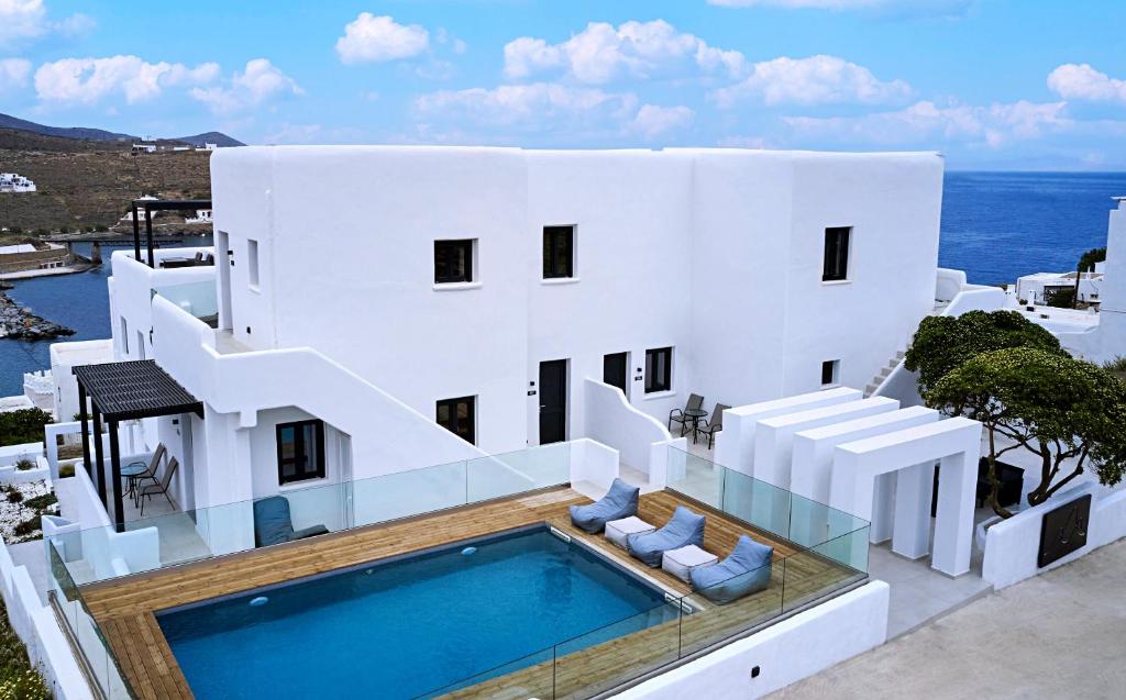 The swimming pool at or close to The Thermia Suites