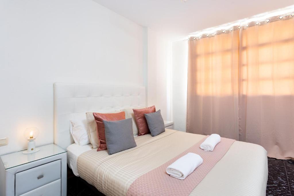 Posteľ alebo postele v izbe v ubytovaní Home2Book Percy Apartment El Médano Beach