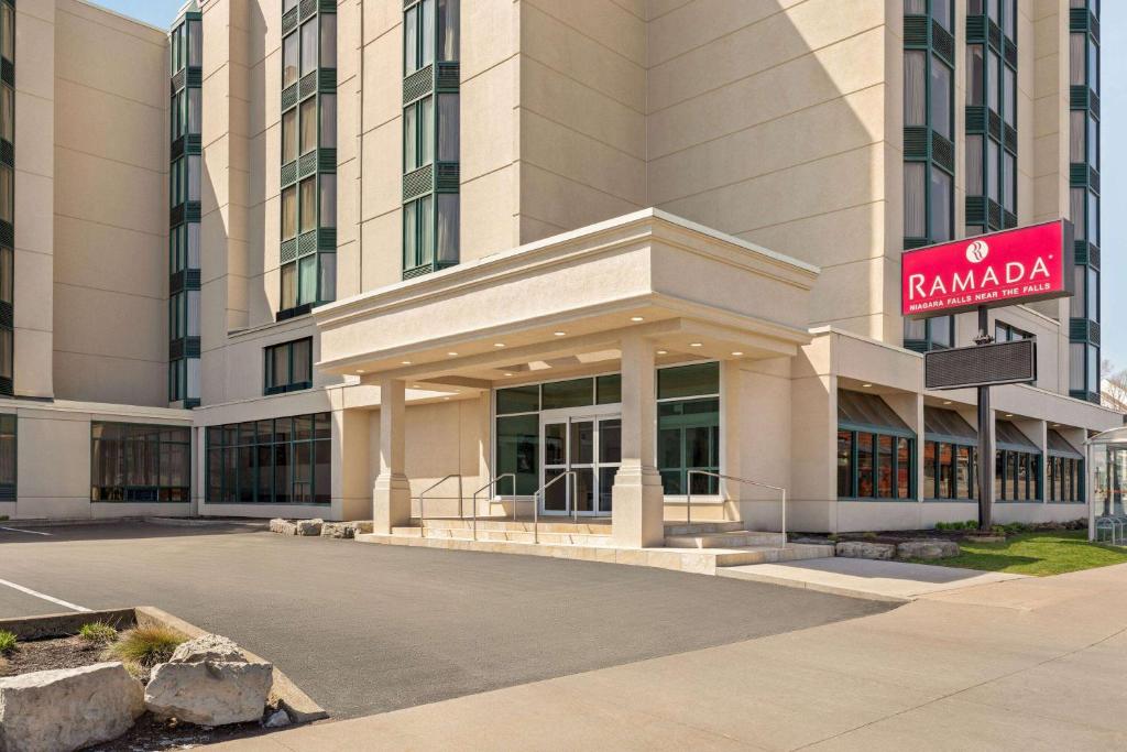 Ramada By Wyndham Niagara Falls near the Falls - Resim 4
