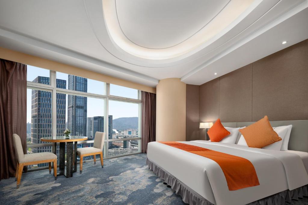 Postel nebo postele na pokoji v ubytování Jianguo Hotel Guangzhou