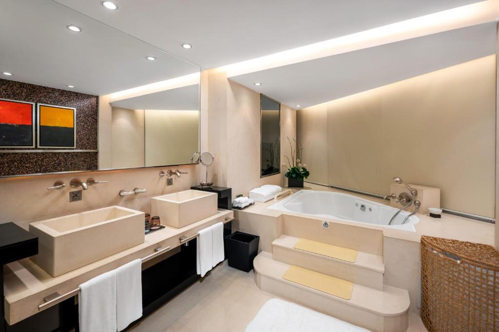 Koupelna v ubytování Jianguo Hotel Guangzhou