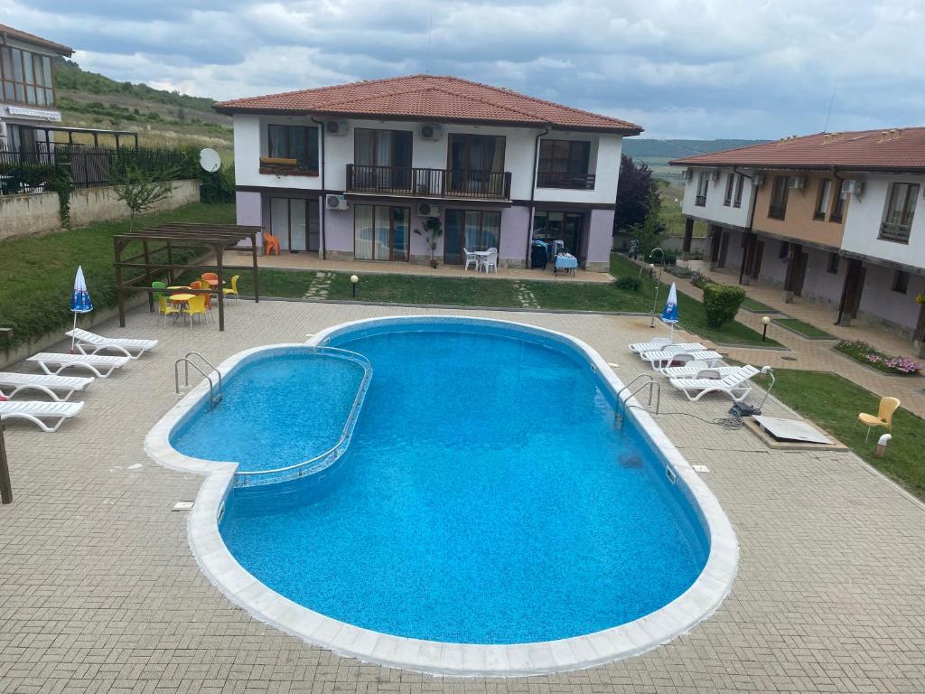 Bazén v ubytování Apartments in complex Harmony hills nebo v jeho okolí