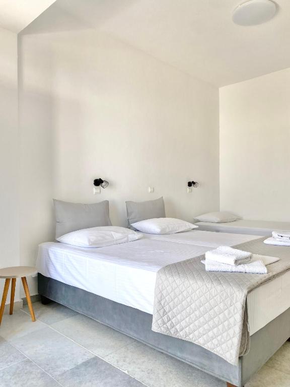 Postel nebo postele na pokoji v ubytování Fikas Hotel