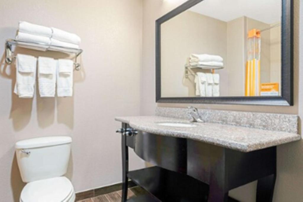 La Quinta by Wyndham McAlester - Habitación Deluxe Con Cama Extragrande