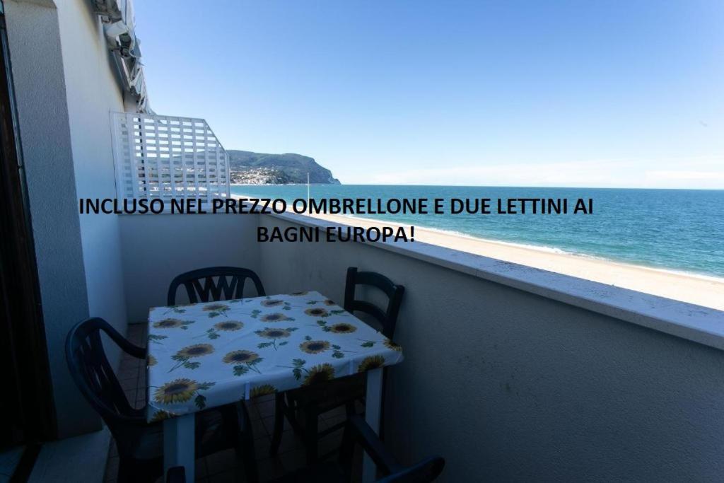 Apartment RS324 - Marcelli, trilocale fronte mare con spiaggia inclusa,  Italy - Booking.com