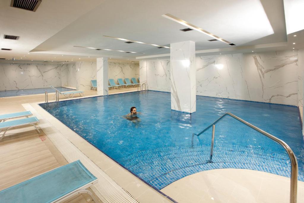 Bazén v ubytování Kazdağları Allia Thermal Health & Spa nebo v jeho okolí