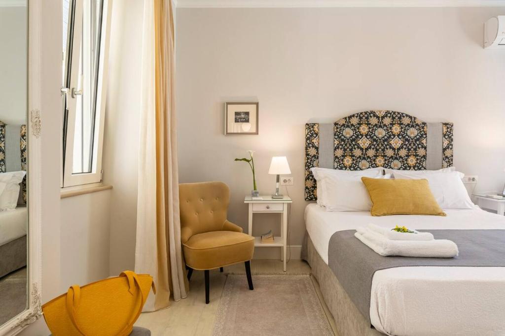 Łóżko lub łóżka w pokoju w obiekcie Palazzino Leone - Corfu Old Town Liston Deluxe Apartment