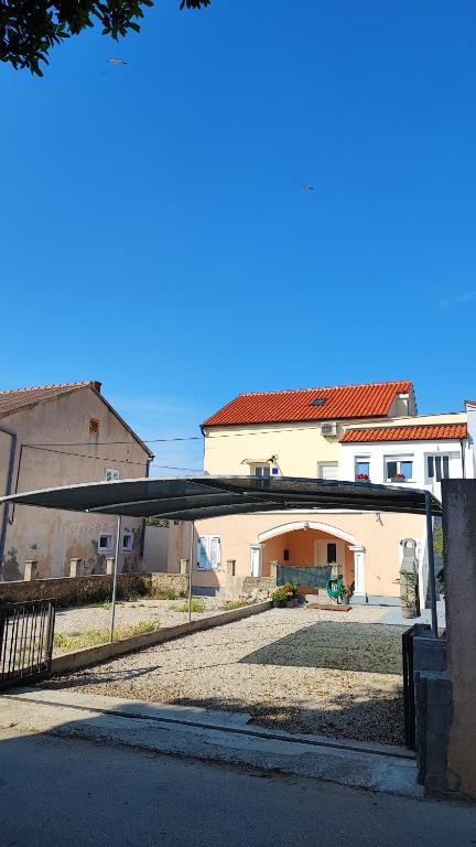 Budova, v ktorej sa apartmán nachádza